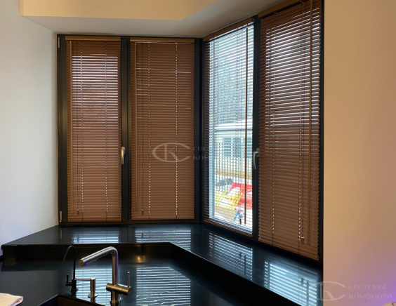 Горизонтальные жалюзи на пластиковые окна